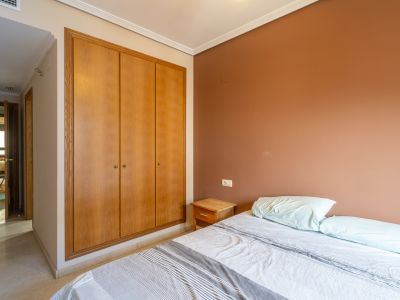 Chambre avec placard intégré
