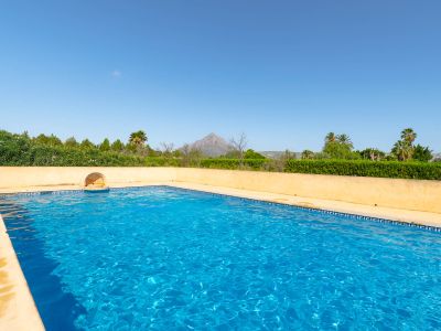 Piscine communautaire avec vue dégagée