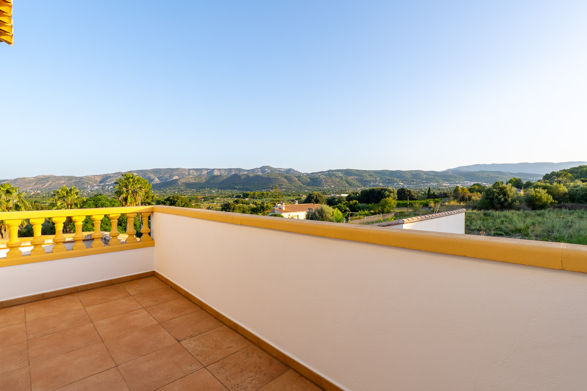 Terrasse avec vue sur les montagnes
