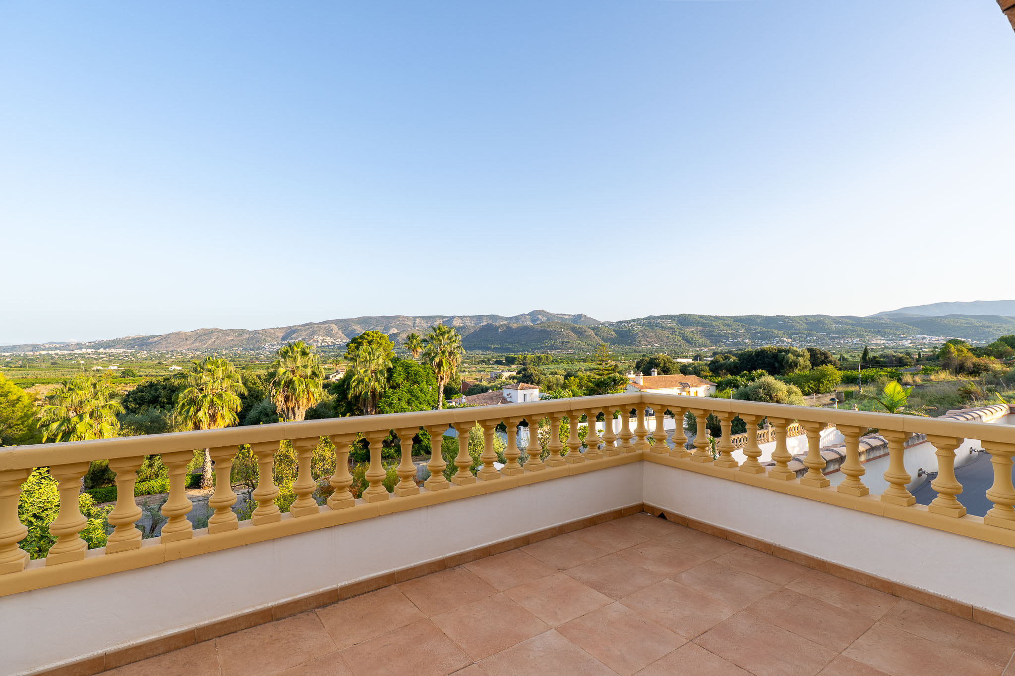 Terrasse avec vue sur les montagnes