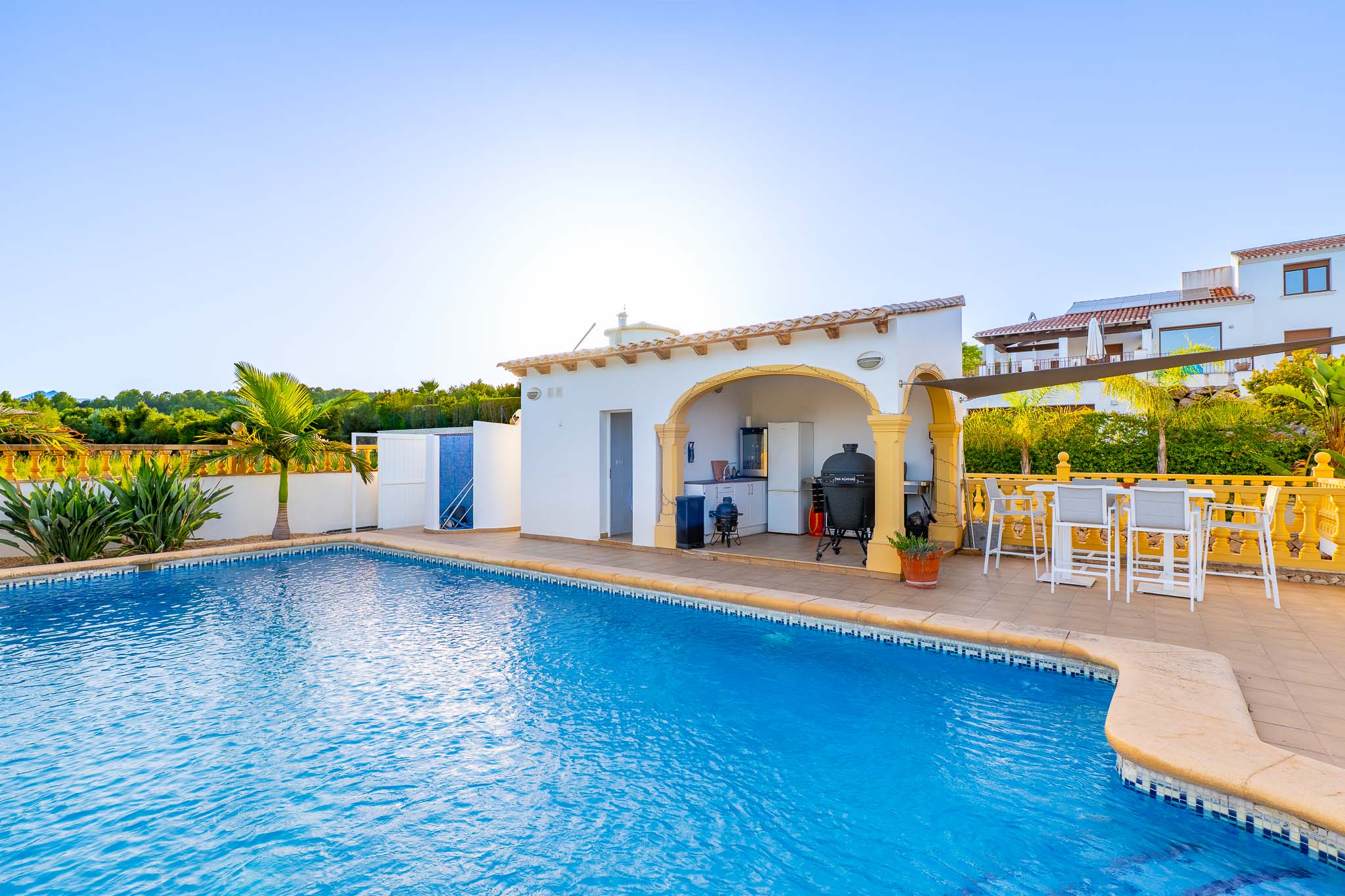 Piscine et cuisine d'été