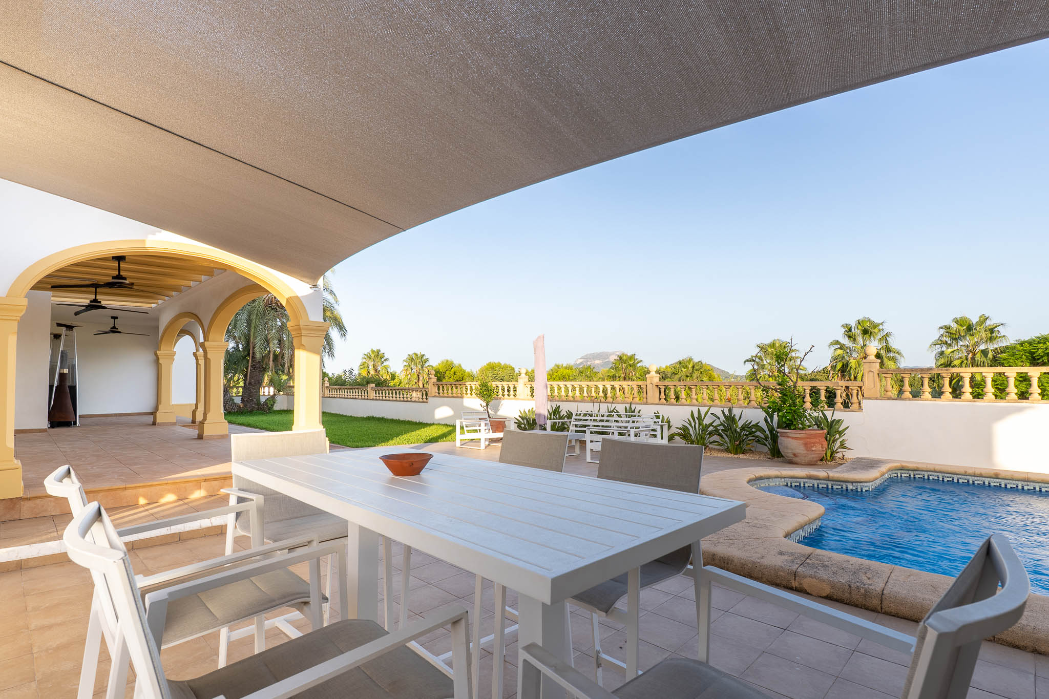 Terrasse avec piscine