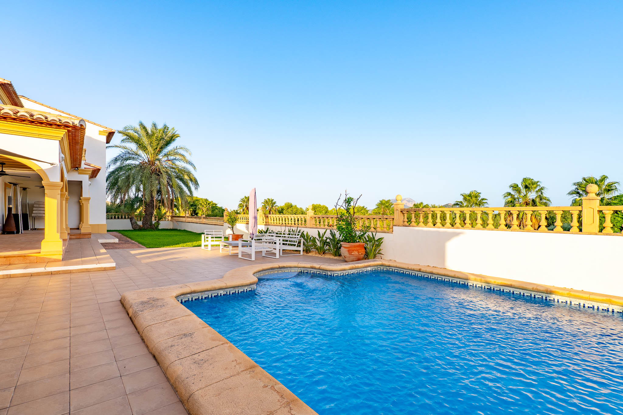 Piscine et terrasse