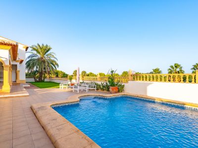 Piscine et terrasse