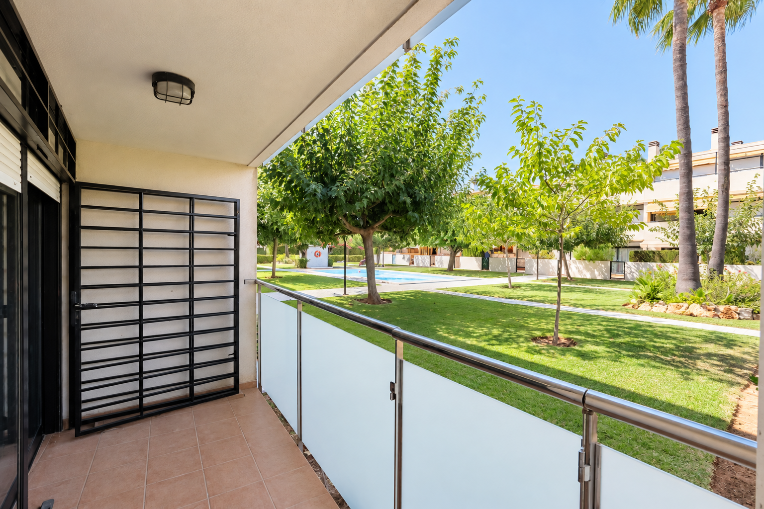 Terrasse avec vue sur le jardin