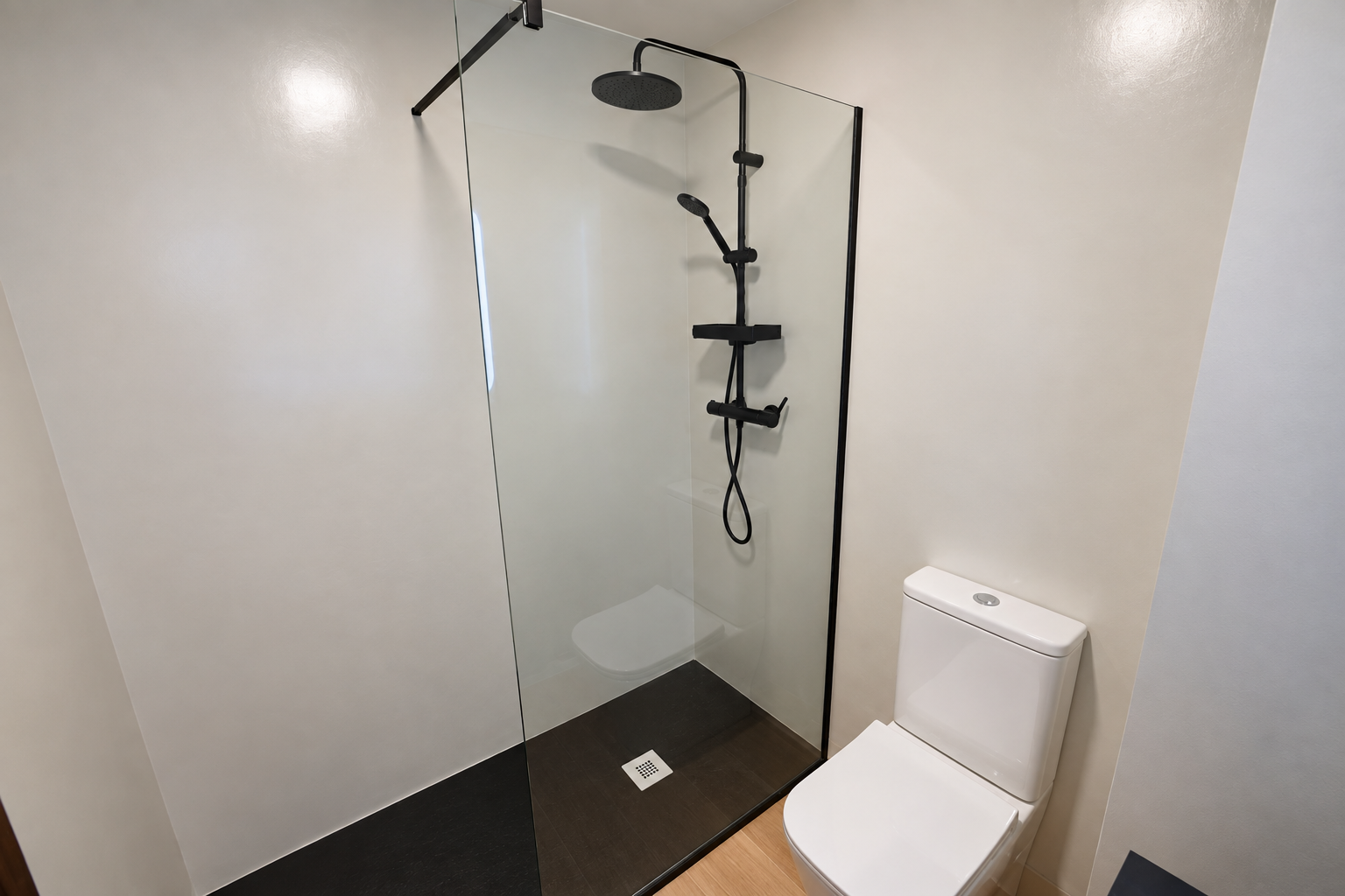 Salle de bains avec douche