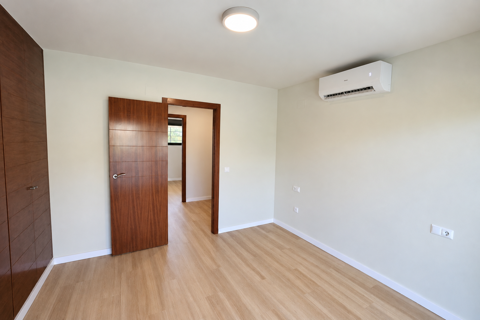 Chambre avec placard intégré