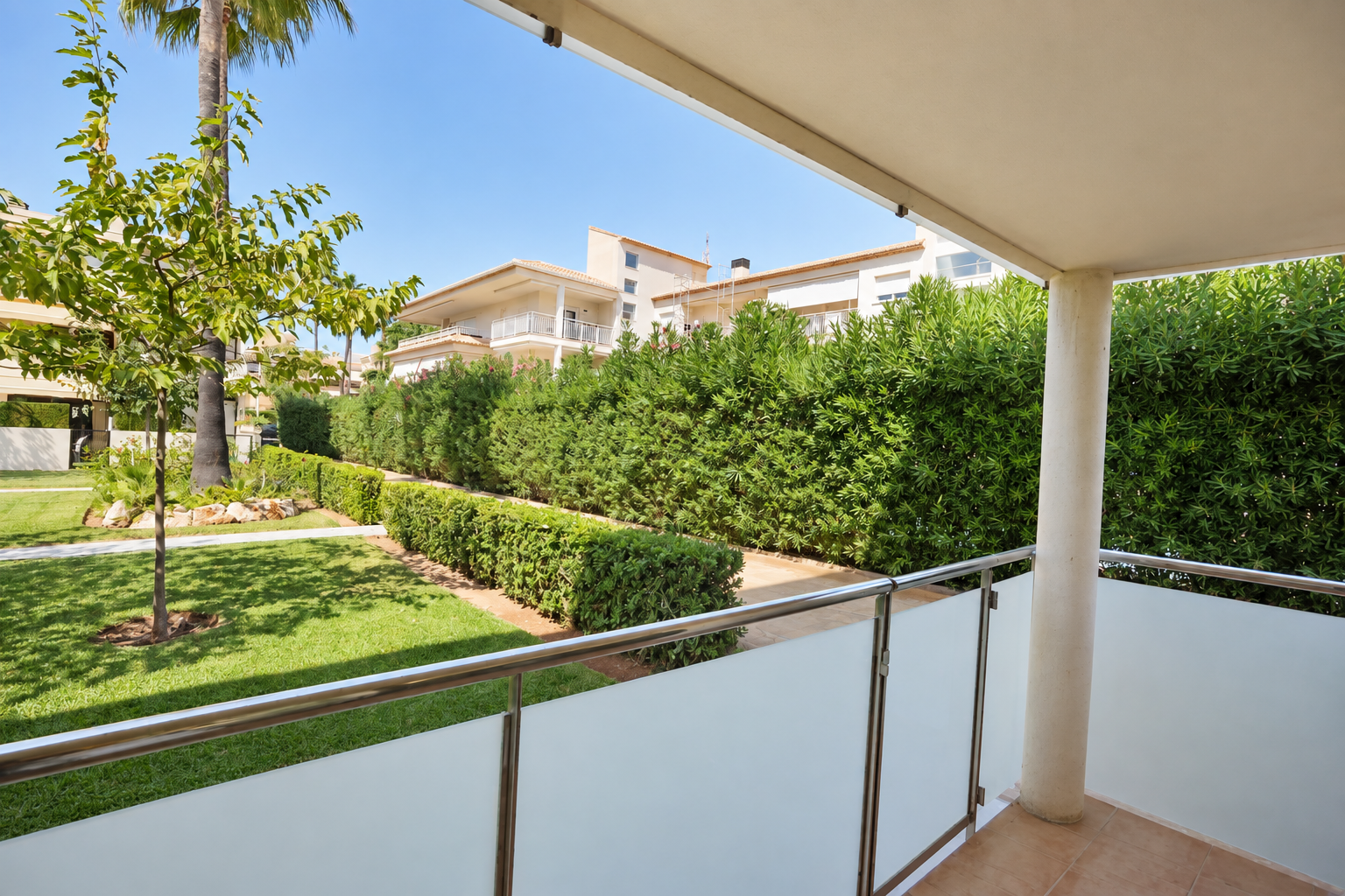 Terrasse avec vue sur le jardin