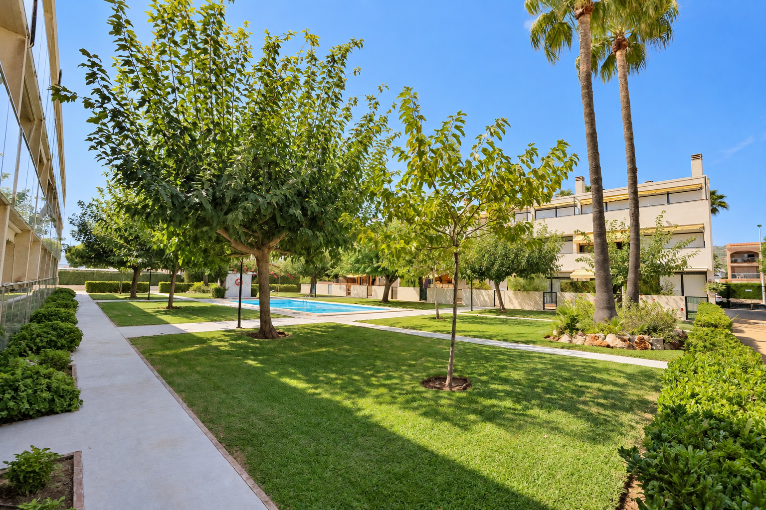 Jardin communautaire et piscine