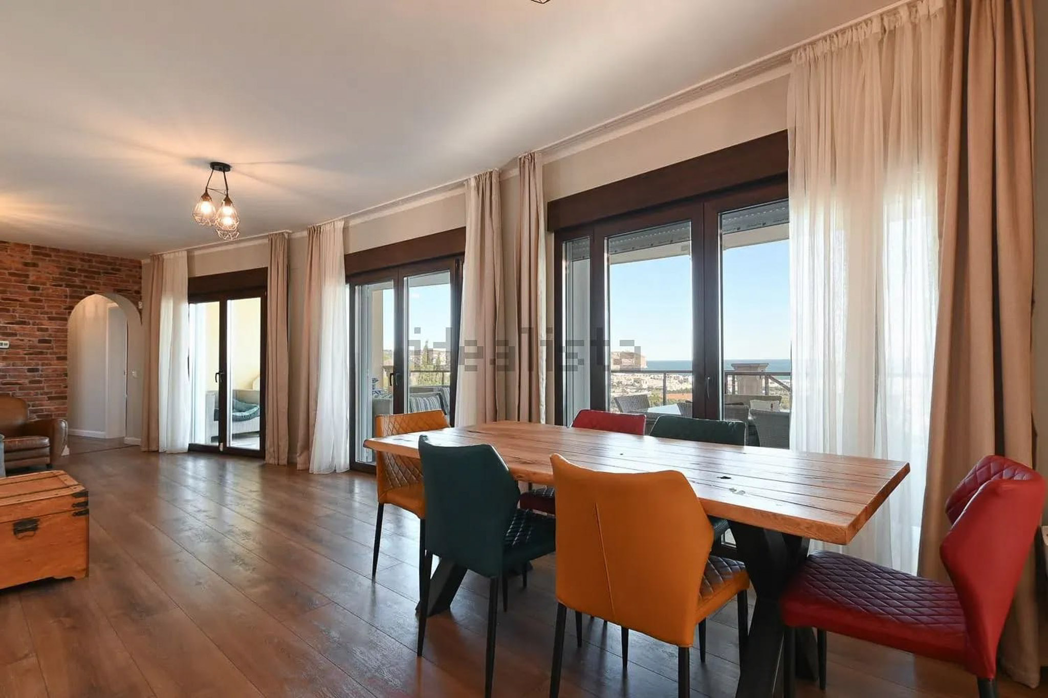 Salle à manger avec vue mer