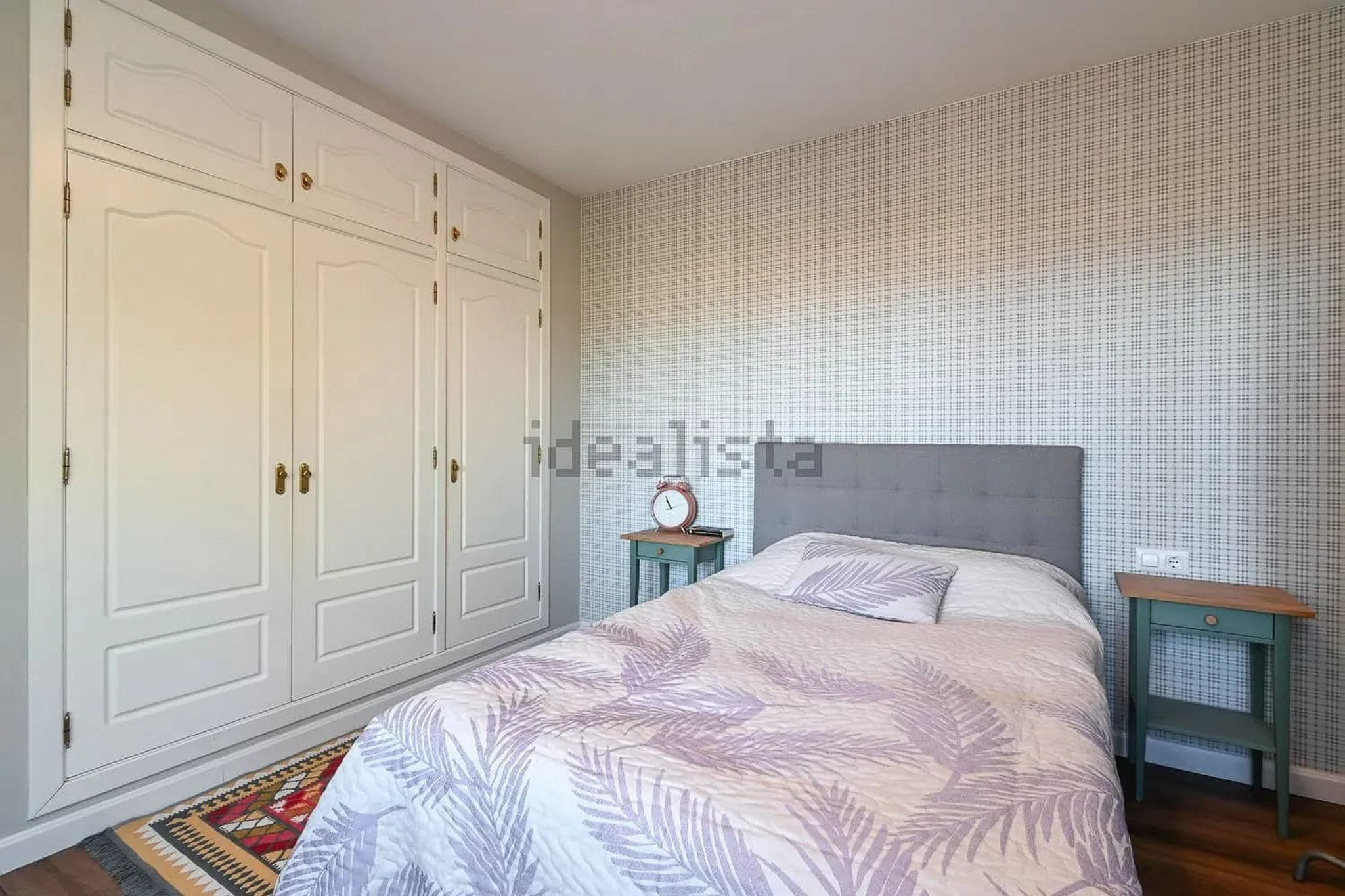 Chambre avec placard intégré
