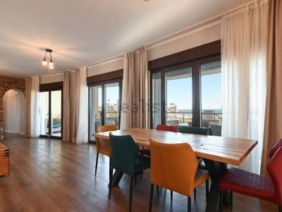 Salle à manger avec vue mer