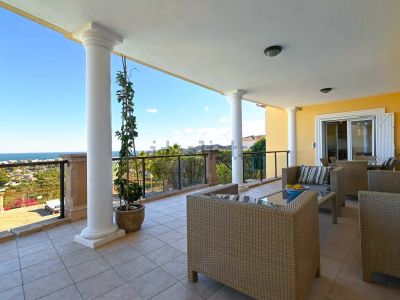 Terrasse couverte avec vue mer