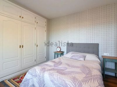 Chambre avec placard intégré