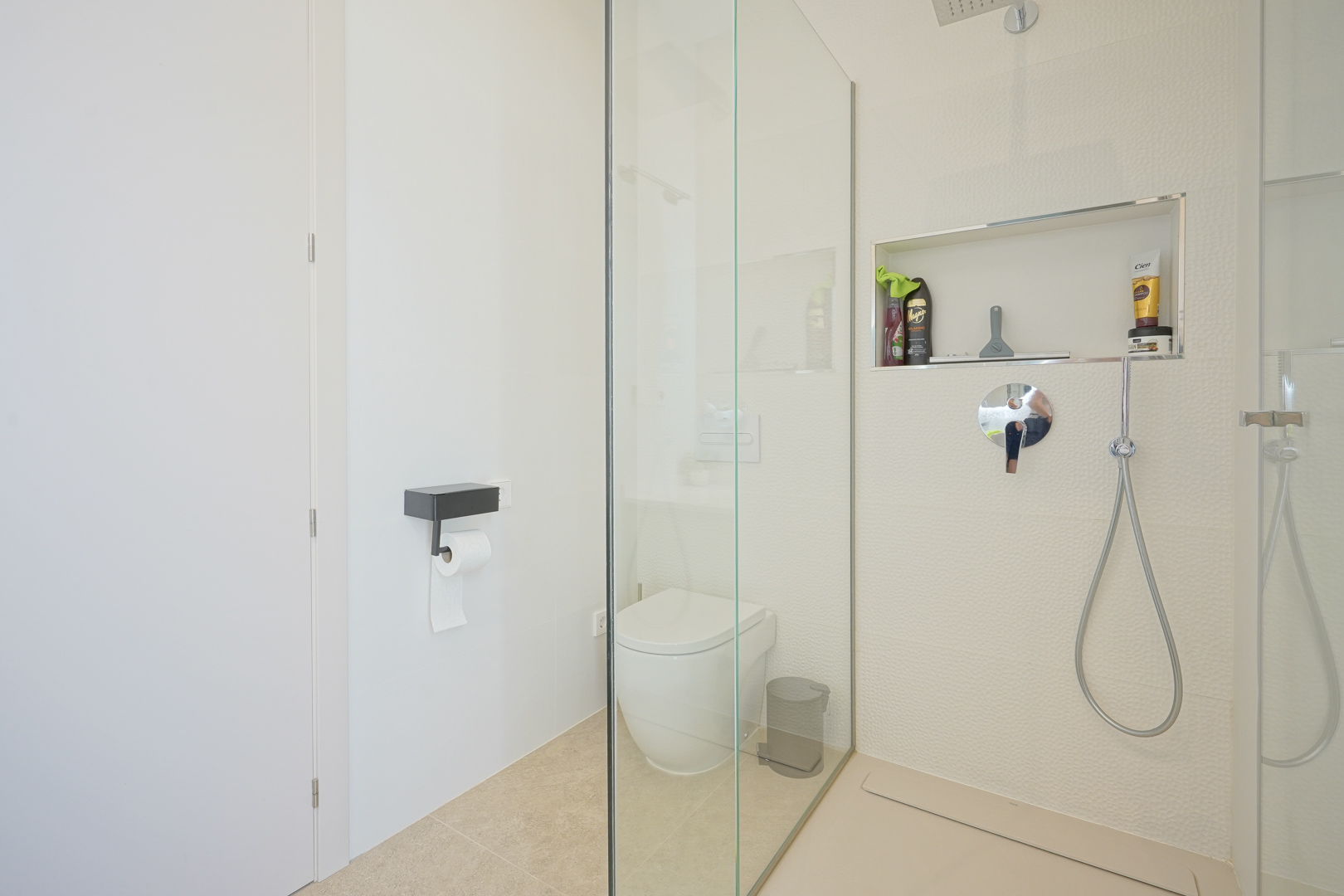 Salle de bains avec douche