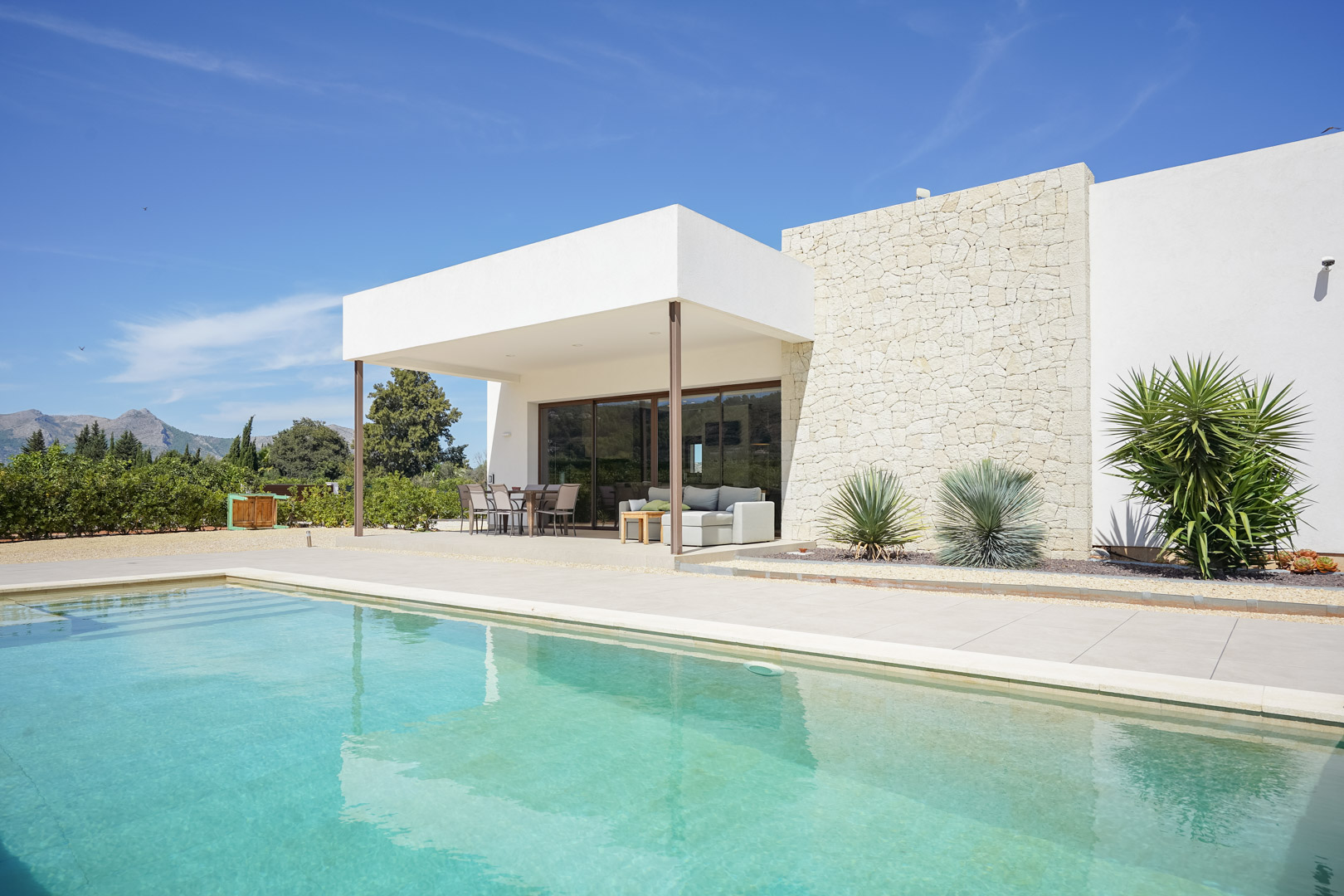 Piscine et terrasse couverte