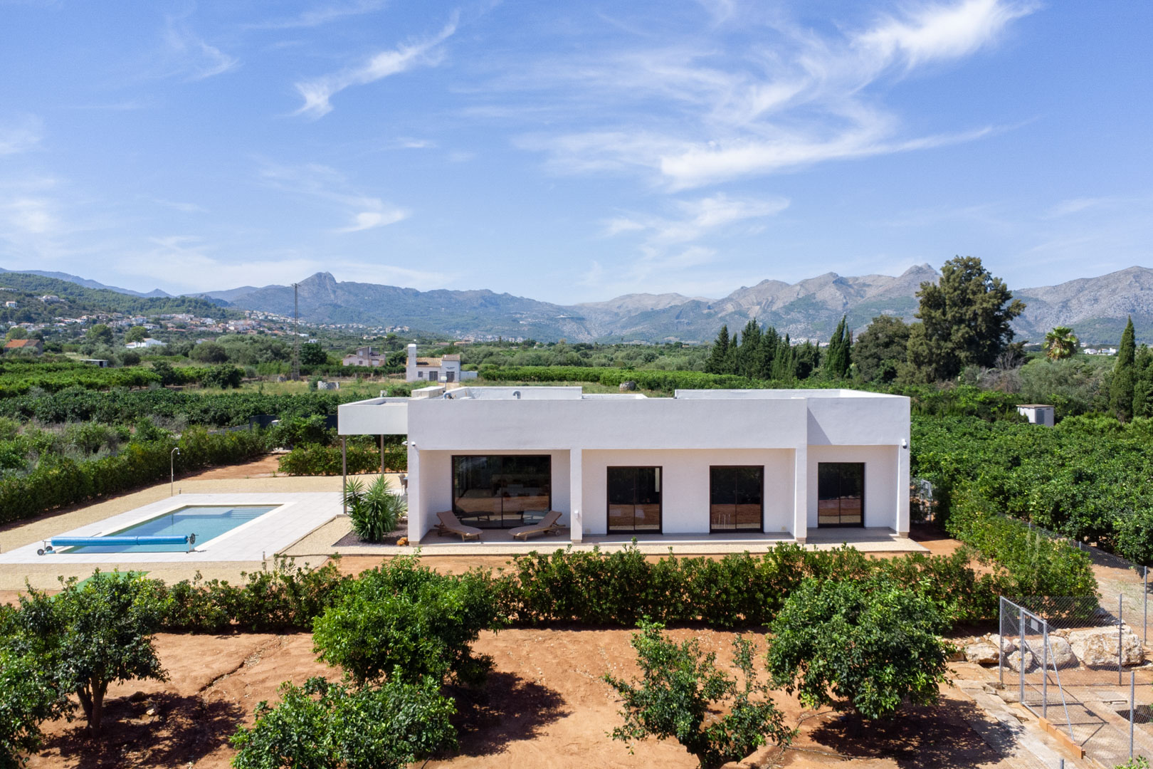 Extérieur de la villa avec piscine