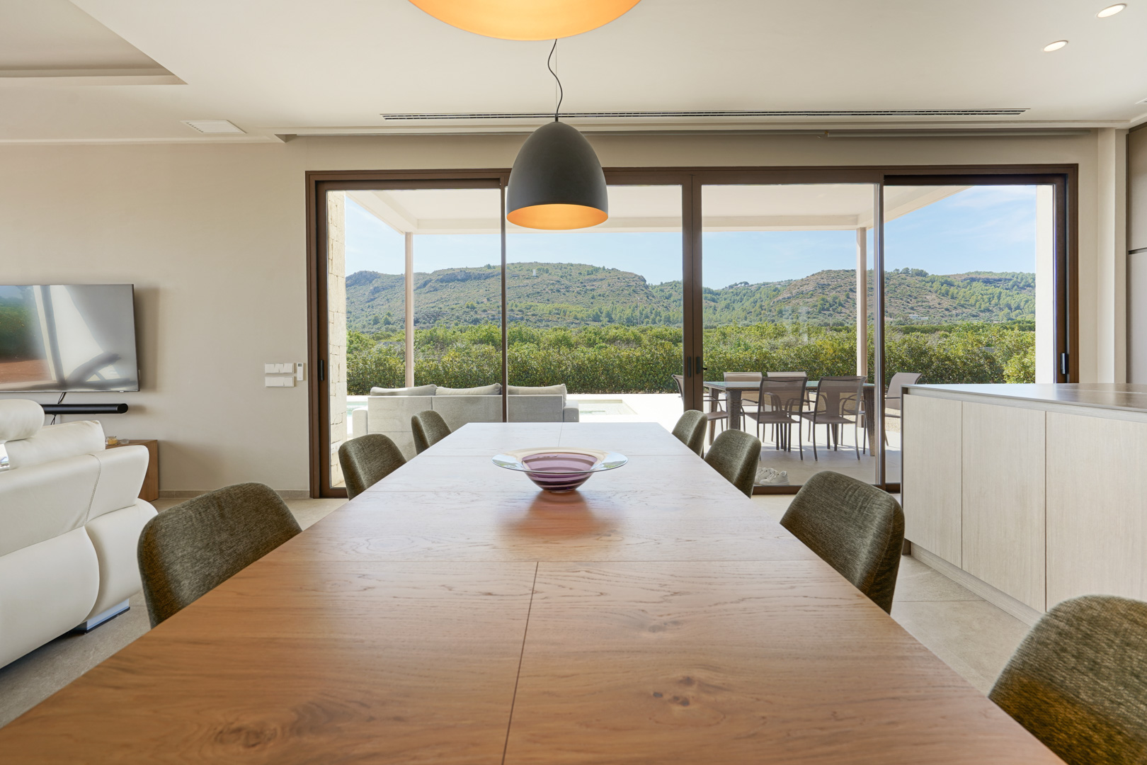Salle à manger avec vue montagne