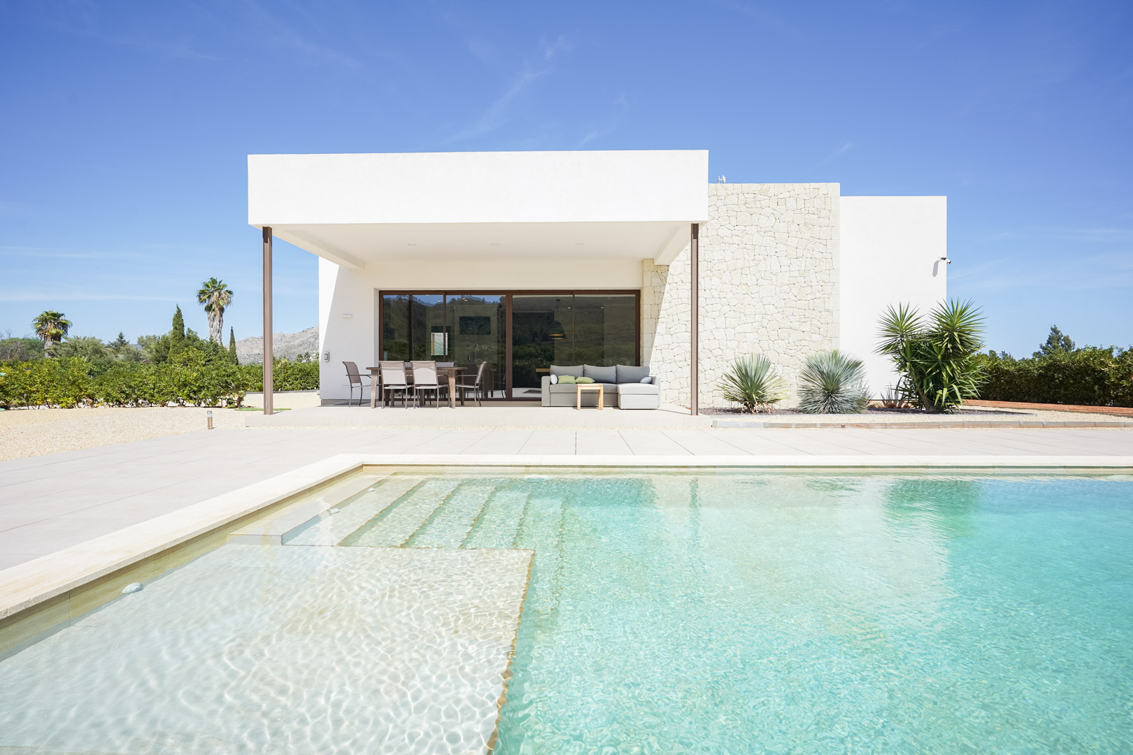 Piscine et terrasse couverte