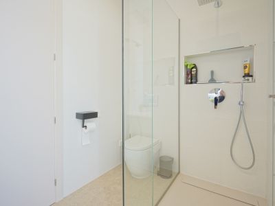 Salle de bains avec douche