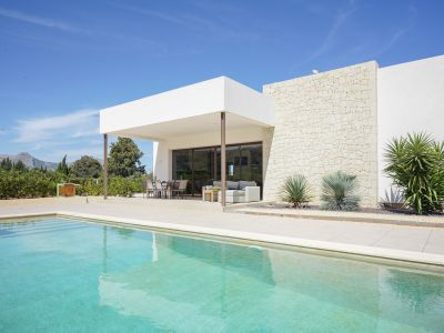 Piscine et terrasse couverte