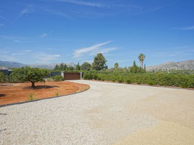 Allée d'accès et portail
