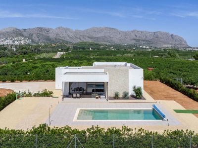 Extérieur de la villa avec piscine