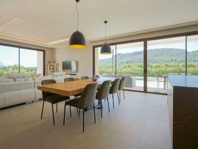 Salon-salle à manger avec vue