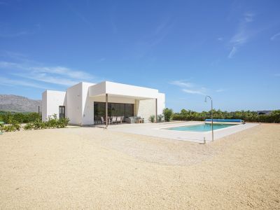 Extérieur avec terrasse et piscine