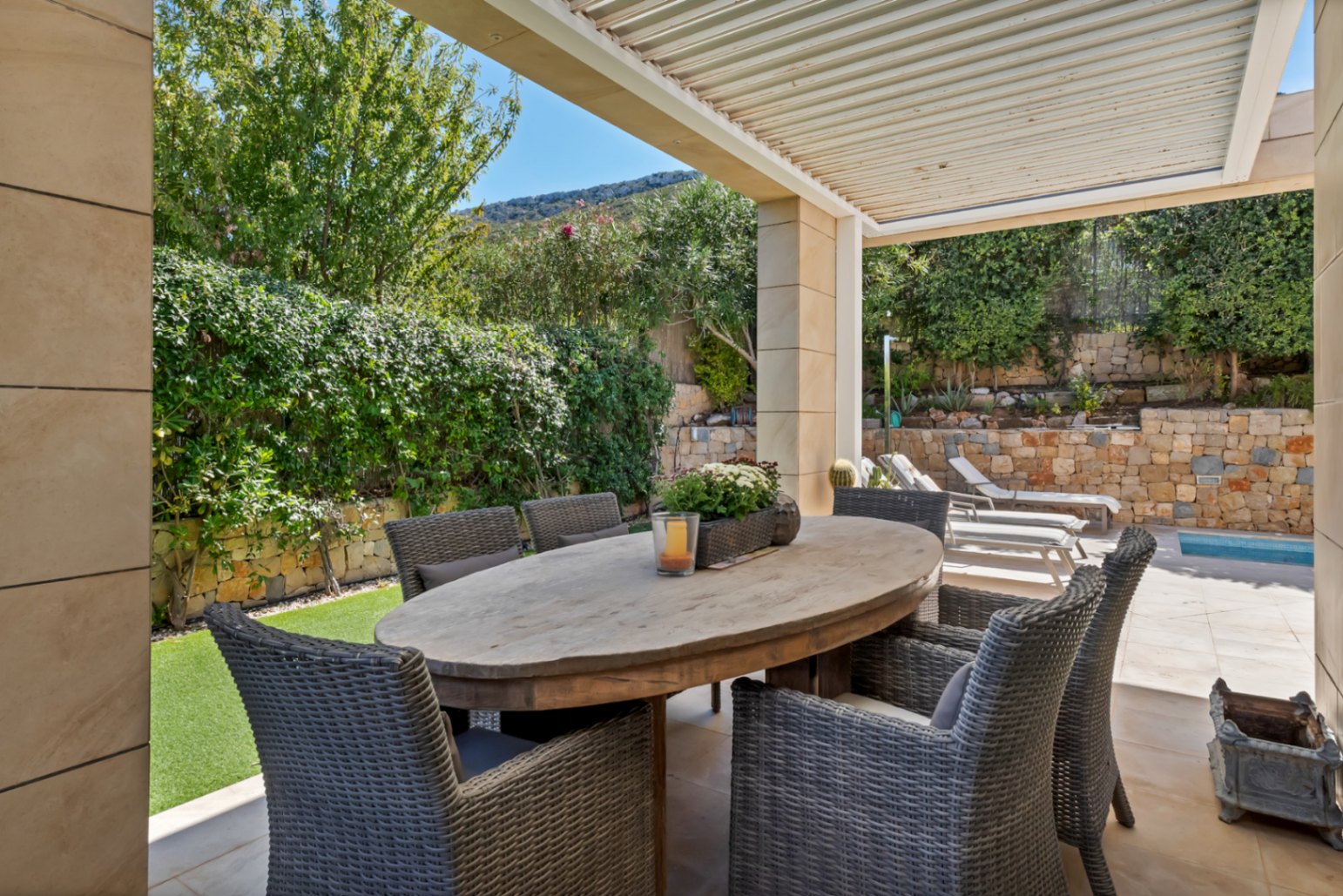 Terrasse couverte avec pergola