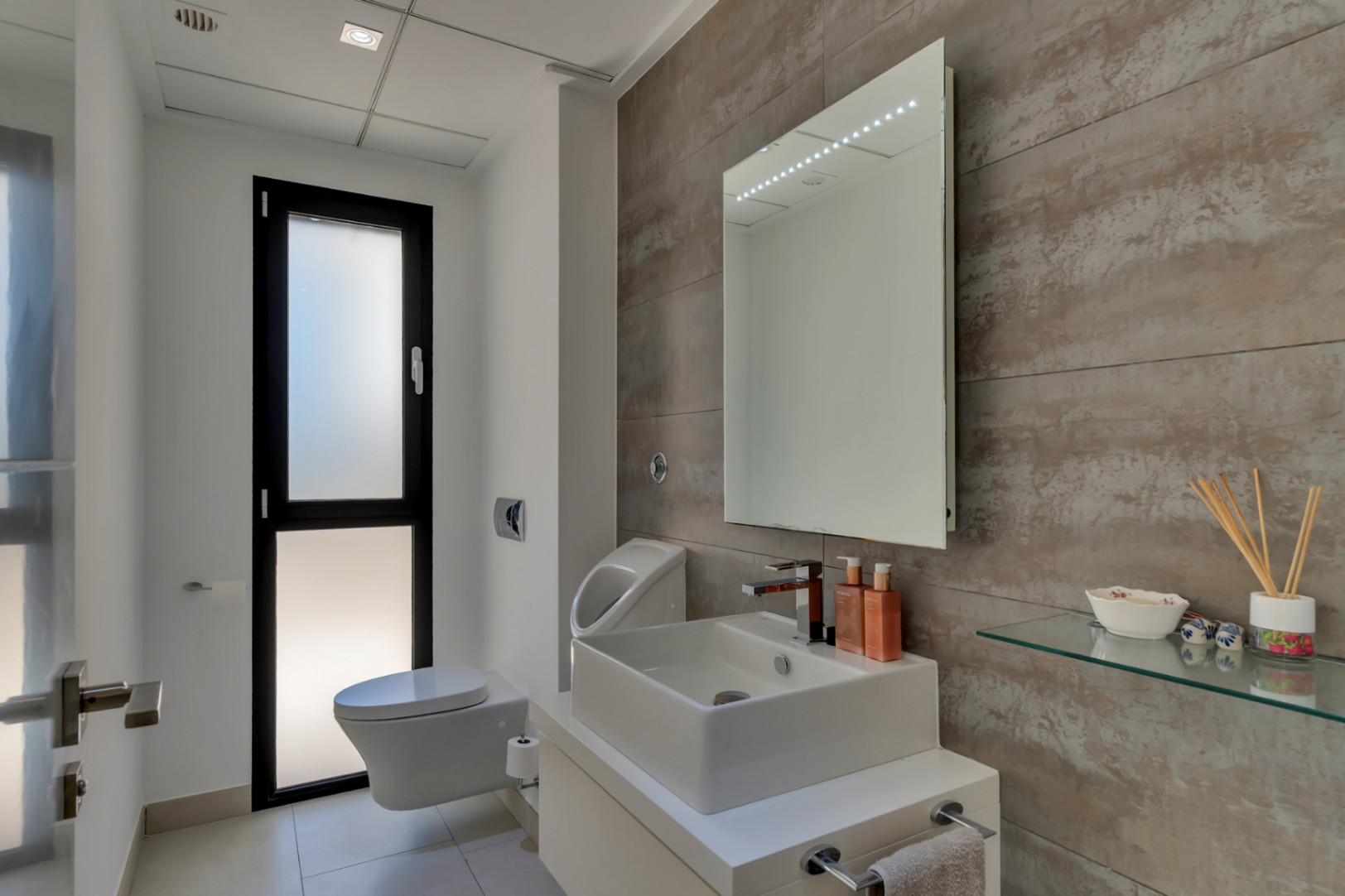 Toilettes invités