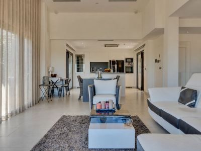 Salon et cuisine ouverte