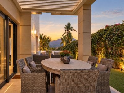 Terrasse avec vue sur la montagne