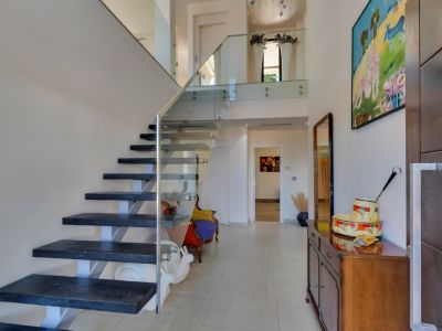 Hall d'entrée avec escalier