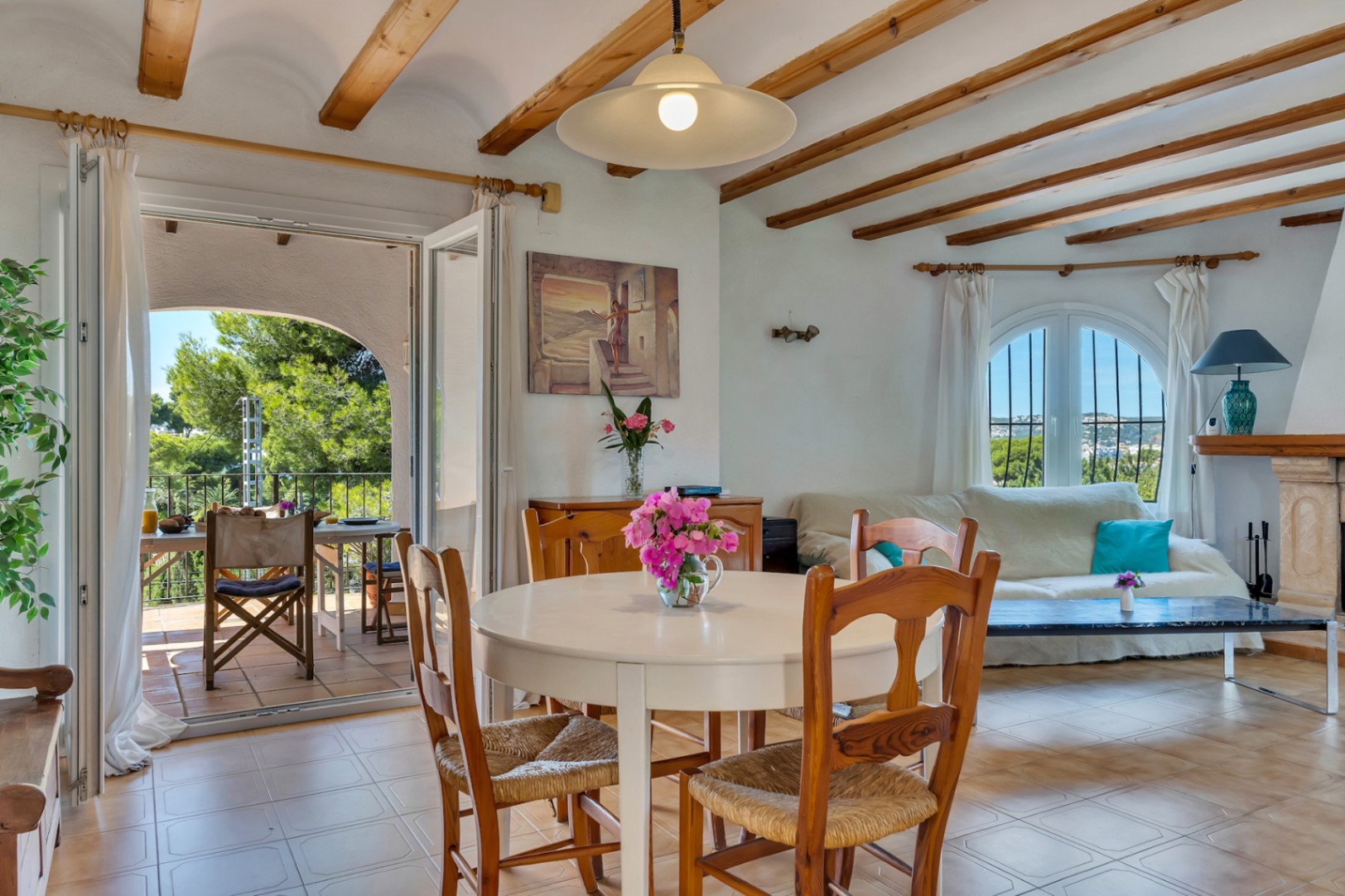 Séjour avec accès terrasse