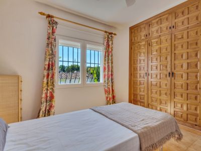 Chambre avec placard intégré