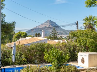 Vue sur le Montgó depuis la piscine