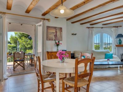 Séjour avec accès terrasse