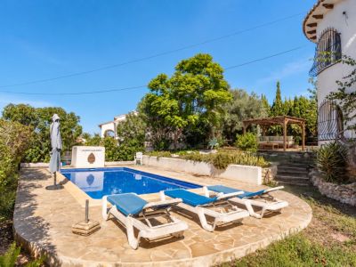 Piscine et jardin