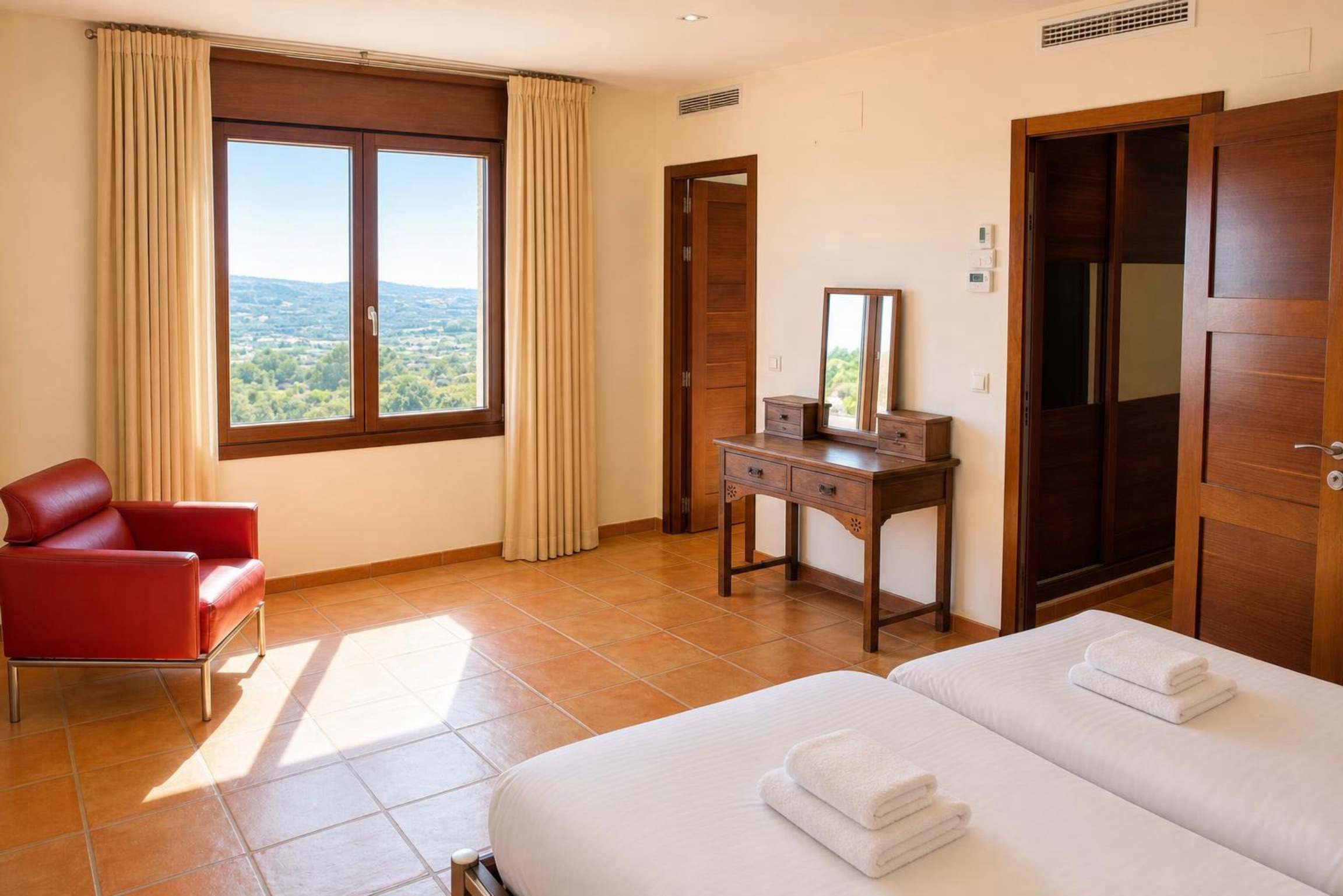 Élégante villa à vendre à Jávea, au pied du Montgó, avec vues spectaculaires