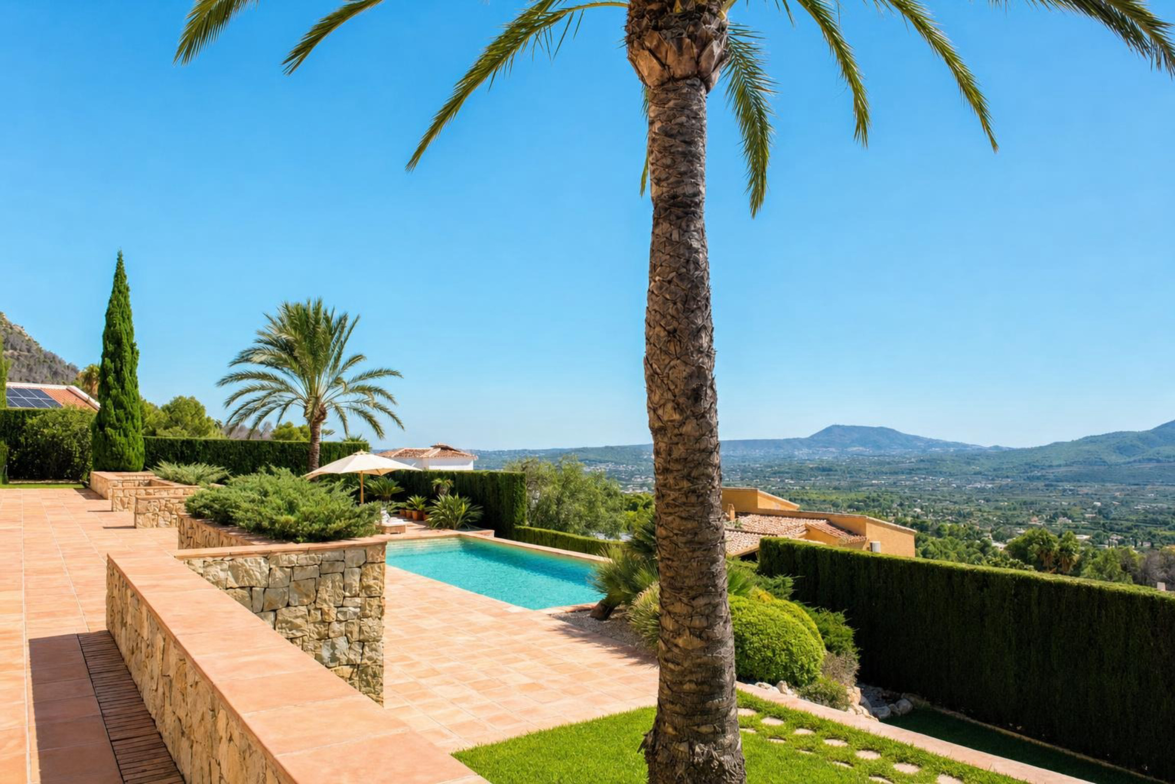 Élégante villa à vendre à Jávea, au pied du Montgó, avec vues spectaculaires