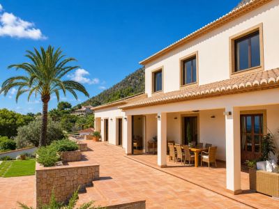 Élégante villa à vendre à Jávea, au pied du Montgó, avec vues spectaculaires