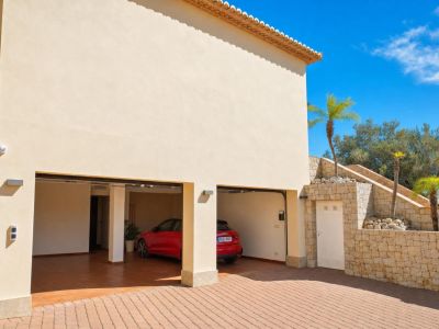 Élégante villa à vendre à Jávea, au pied du Montgó, avec vues spectaculaires