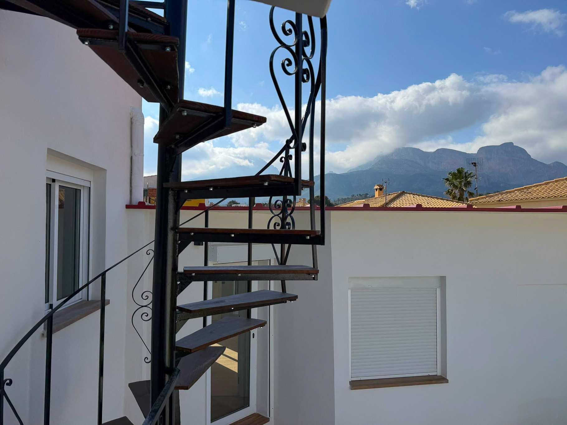 Escalier en colimaçon vers toit-terrasse
