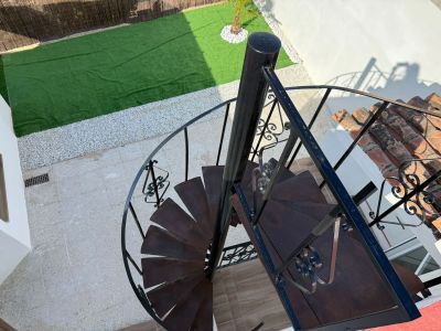 Escalier extérieur en colimaçon
