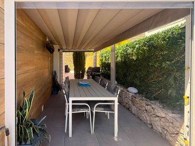 Espace repas extérieur couvert