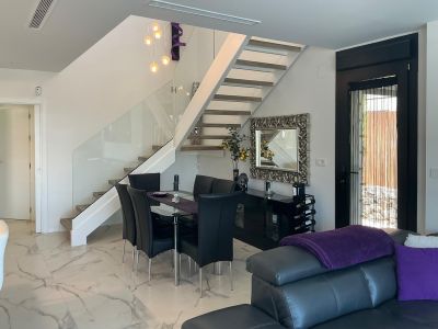 Salle à manger et escalier