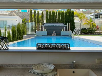 Piscine et terrasse