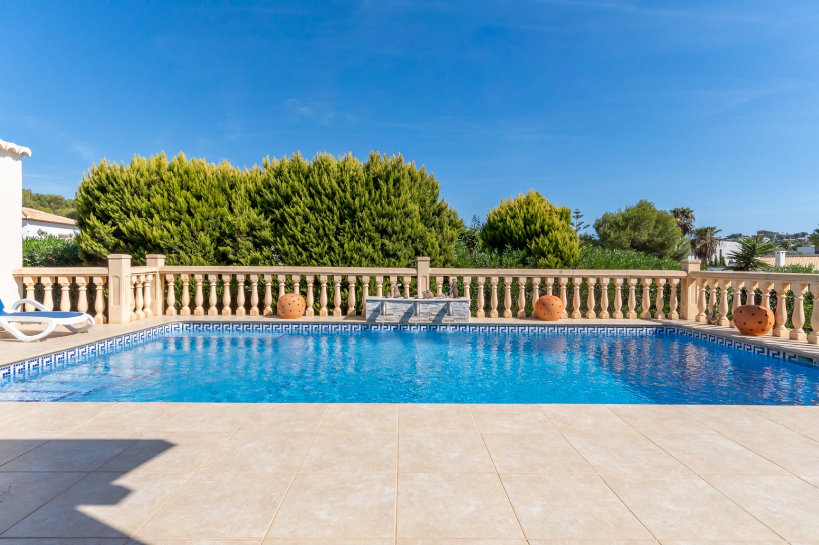 Piscine et terrasse