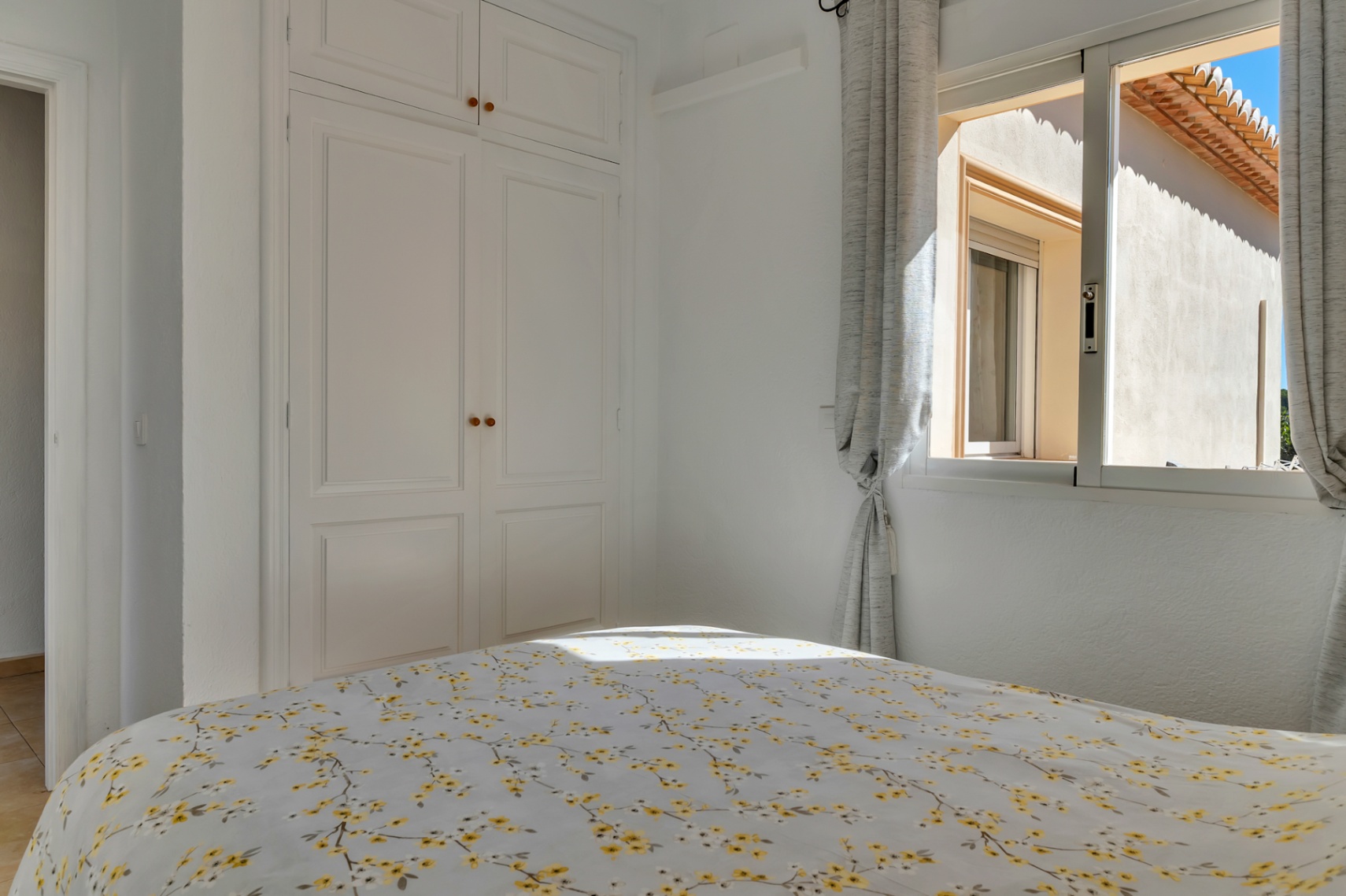 Chambre avec placard intégré